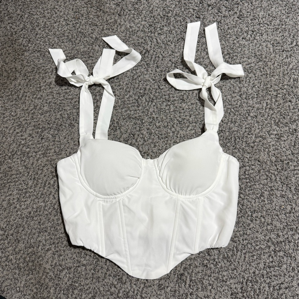 Cropped white fitted zip up top